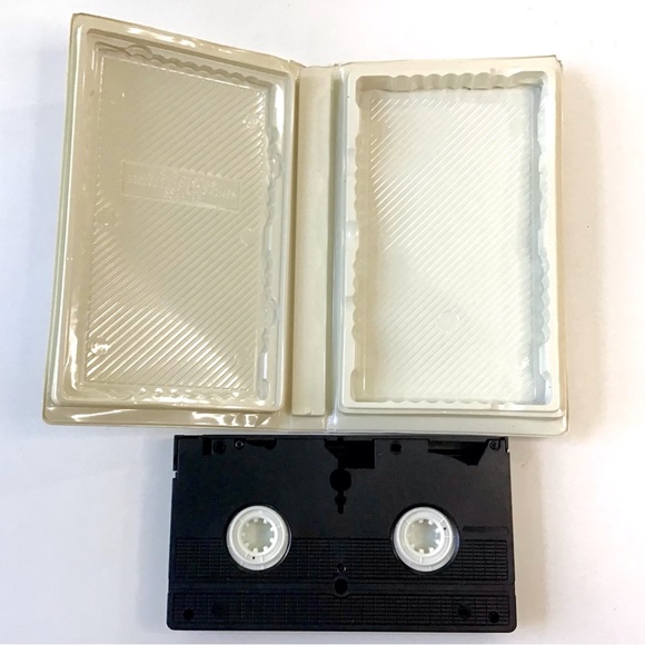 Disney The Tigger Movie VHS Video Tape G Movie With Storage Case Vintage - Picture 8 of 10